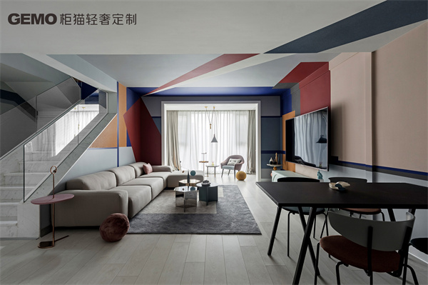 輕奢定制加盟選品牌還是當(dāng)?shù)丶庸S？