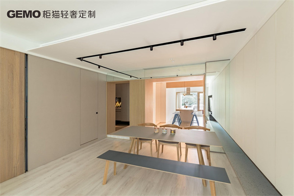 定制衣柜到頂設(shè)計(jì)到底好不好？